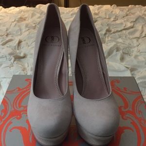 Kelsi Dagger new suede heels shoes